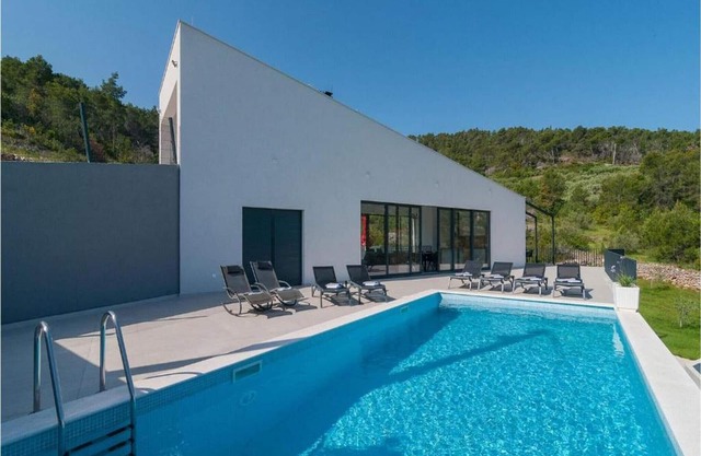 Villa Antonio - Four bedroom Villa with swimming pool