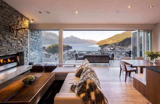 Villa Antrim | Lake Views, Gas Fire, Hot Tub