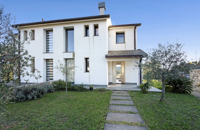 Villa Asia Luce, Immersed in the Ligurian Countryside with Private Garden