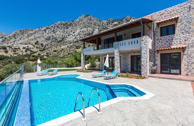 Villa Asigonia with Heated Pool & Whirlpool