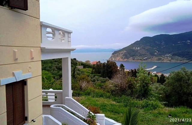 Villa Aspalathus Gold: Beautiful Skopelitian Villa, 7 min from the town.