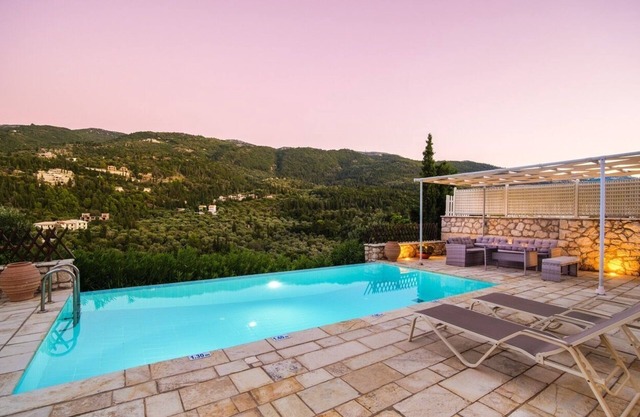 Villa Athina - Two Bedroom Villa, Sleeps 4