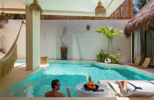 Villa Aura → Swim-up rooms, Private Pool & Rooftop