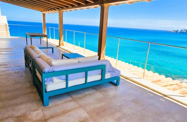 VILLA AUREA on the first line of sea. Aircon available - Free Wifi