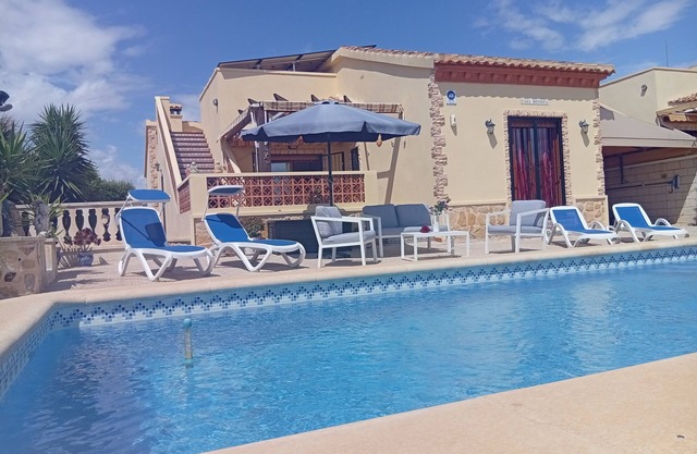 Villa Bentota with private pool and terrace, 10 minutes from the beach