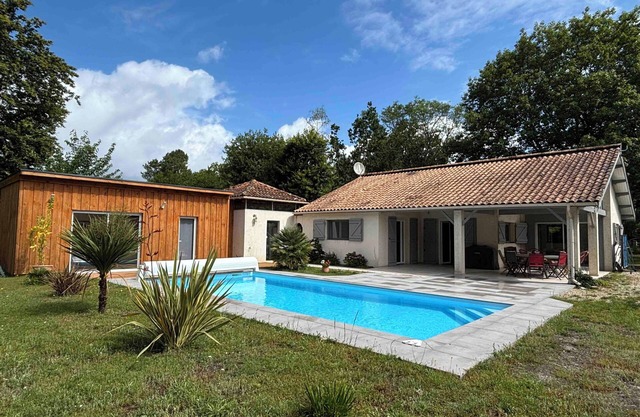 Villa between land and ocean