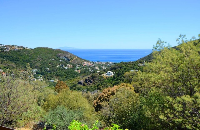 Villa between sea and mountains