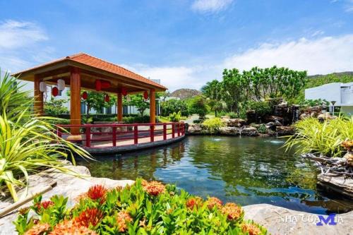Villa biển Oceanami B805 - Ô tô đậu trước cửa nhà