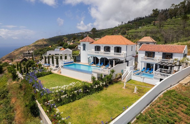 Villa Blue Sea Tower plus Guest Villa. Large Private Heated Pool. Table Tennis