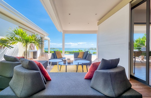 Villa by the water - sea view -minimalist style