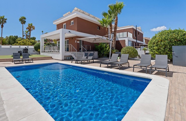 Villa "Casa Bos Orange" with Outdoor Pool and Whirlpool