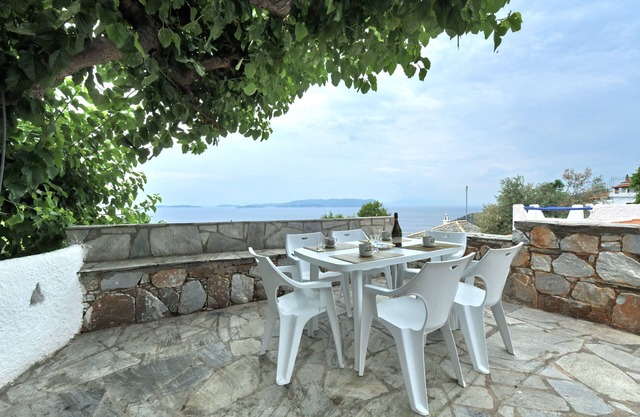 Villa CAMELIA+VERONICA. Infinity panoramic pool. Privileged view of the Egean.
