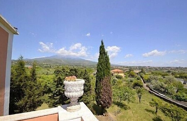 Villa Carlina C: A characteristic and welcoming apartment that is part of an ancient manor house.