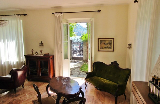 Villa Carluccia in front of the Como Lake.