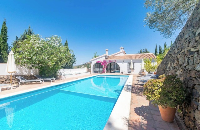 Villa "Casa Moum" with Sea View, Pool, Garden & Wi-Fi
