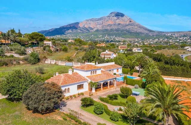 Villa Caseta Pearl by Villa Plus