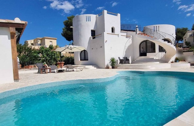 Villa Castella. with New Pool and Large Terrace. Wi-fi, Air Con , Games Room,