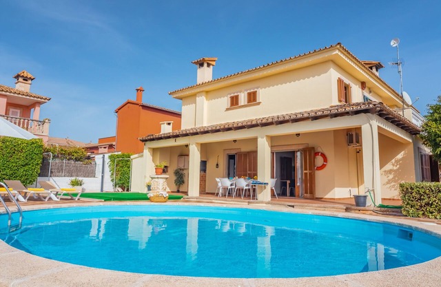 Villa Caülls for 10 persons with swimming pool and near Palma