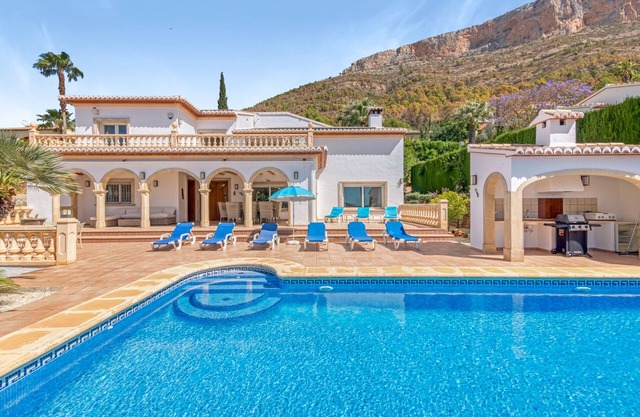 Villa 'Cristina' with Mountain View, Wi-Fi and Air Conditioning