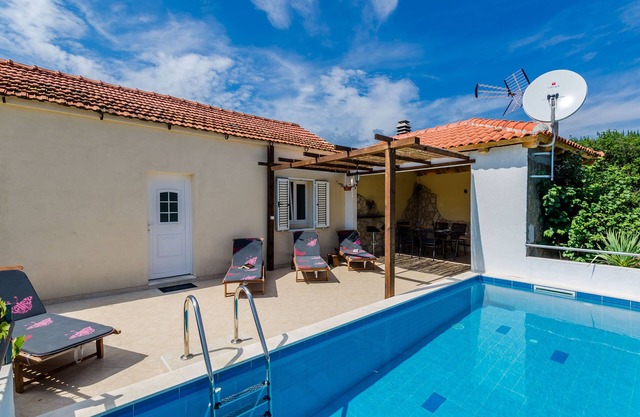 Villa Dalmatian Gem - Two-Bedroom Villa with Terrace and Swimming Pool