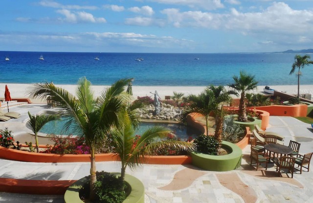 Villa De Cortez Condo! Beachfront, Sunrises, Fishing and Pickleball await!