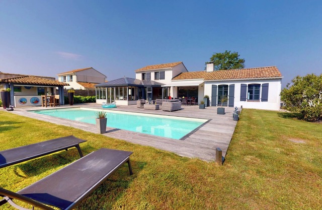Villa de Standing 3 Chambres Piscine Chauffée sur Golf