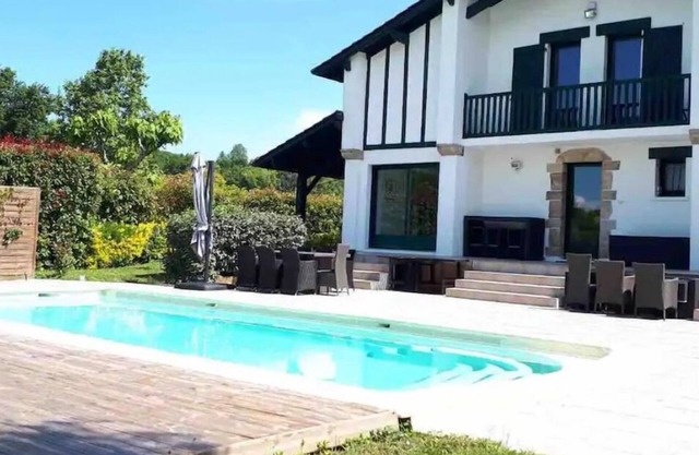 Villa de Standing Avec Piscine au sel