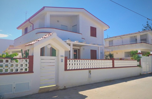 Villa dei Fiori - apartment with sea view terrace, 150m from the beach