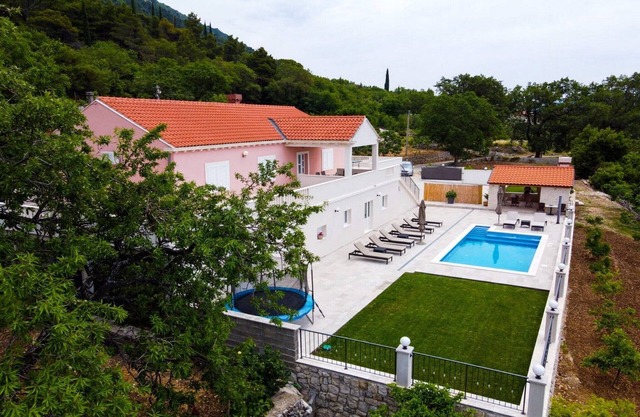 Villa Dragić- Four Bedroom Villa with Swimming Pool, Terrace and Sea View