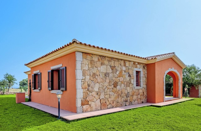 Villa "Edo" with Private Terrace, Air Conditioning & Wi-Fi