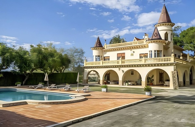 Villa 'El Palacete' with Mountain View, Private Pool and Wi-Fi