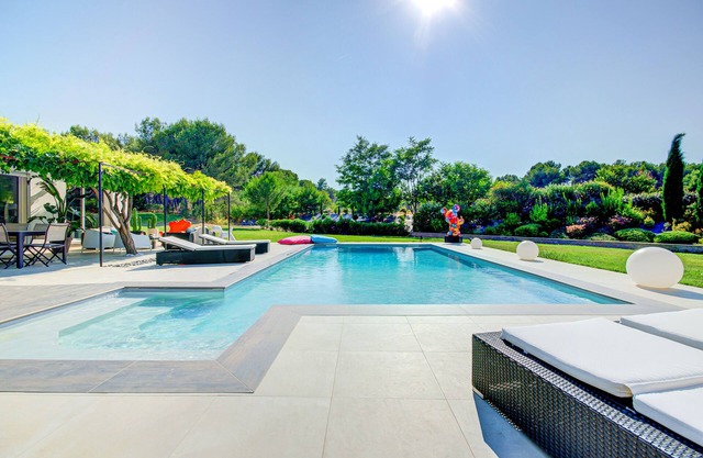 VILLA EMANEA with swimming pool in the heart of Provence Aixoise