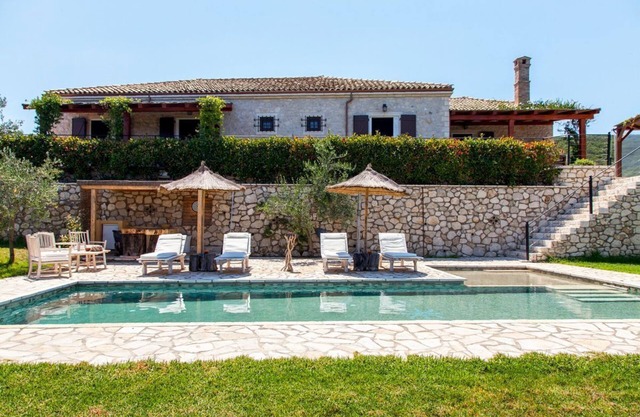 Villa Fioretta - Four Bedroom Villa, Sleeps 8