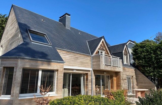 VILLA FOR 12 PEOPLE 100 METRES FROM THE BEACH
