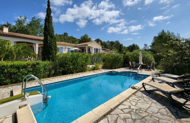 Villa for family with pool in a quiet Beaufort
