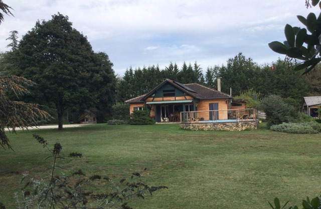 Villa Intime Avec Piscine en Périgord Blanc
