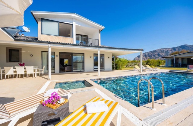 Villa Funda - Five Bedroom Villa, Sleeps 10