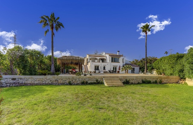 Villa Garcia - sleeps 9 in 4 bedrooms, with TV, air con, wifi and swimming pool