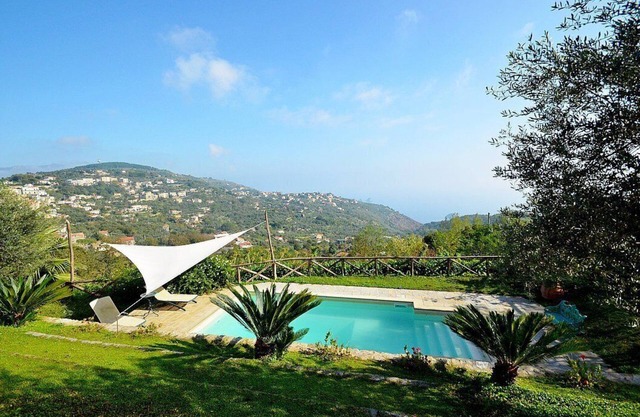 Villa Gitana: A welcoming two-story villa which faces the sun and the sea, with Free WI-FI.