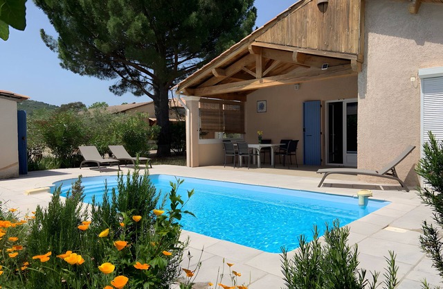 Villa 'Gîte L'Espinas' with Mountain View, Private Pool and Wi-Fi