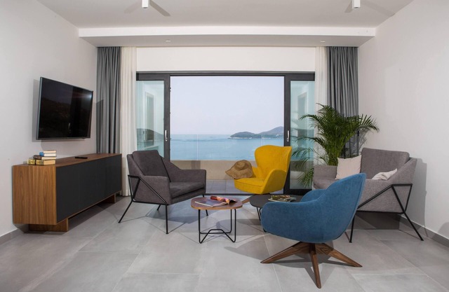 Villa Helios is a beautifully positioned contemporary villa with a private pool