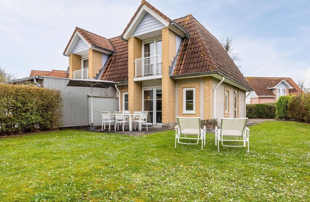 Villa in Banjaard near Sandy North Sea Beach