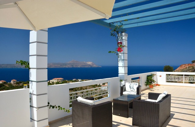 Villa in Crete, new swimming pool, infinity swimming pool; panoramic sea view.