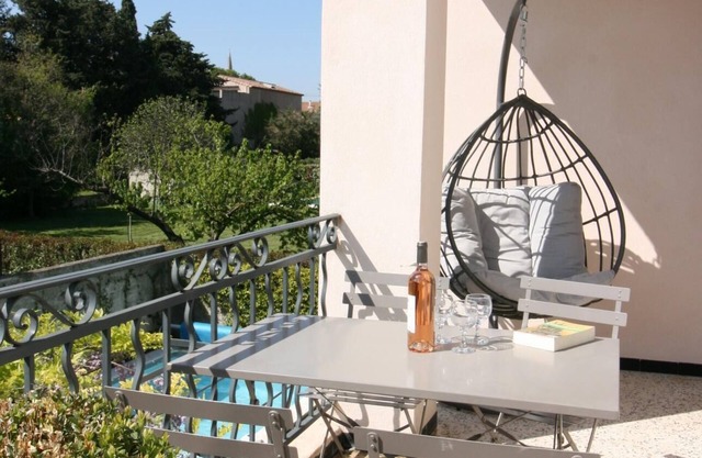 Villa in the center of Saint-Remy with garden, swimming pool, sauna