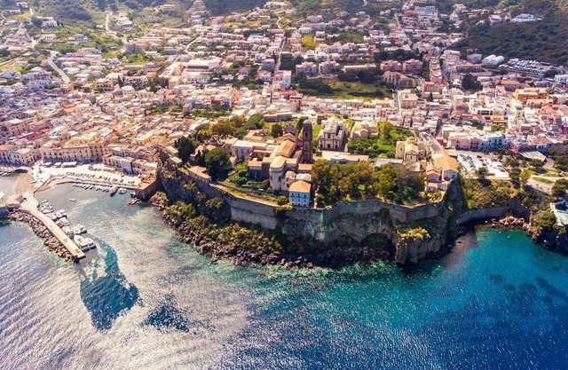 Villa in Lipari with 3 bedrooms sleeps 4