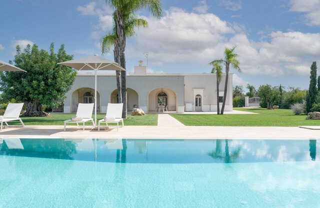 Villa in Ostuni with 5 bedrooms sleeps 8