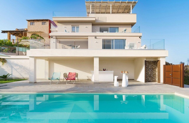 Villa in Taormina with 6 bedrooms sleeps 12