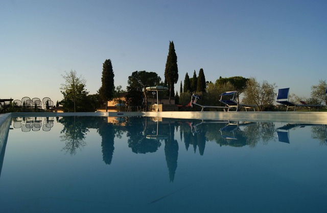 Villa /Independent home in Arezzo with 9 bedrooms sleeps 18