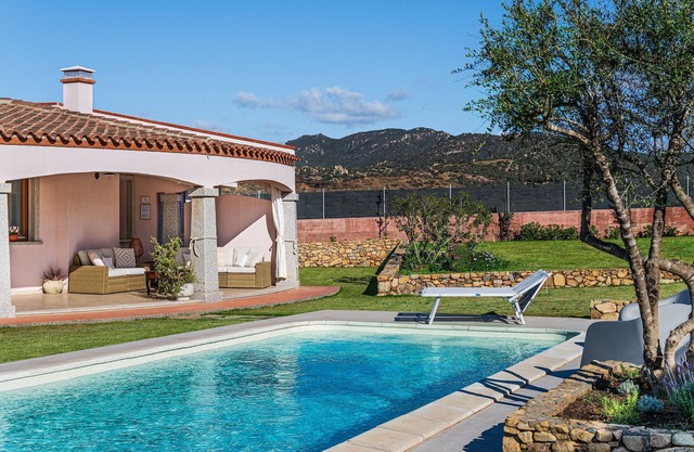 Villa 'Iris' with Private Pool, Wi-Fi and Air Conditioning