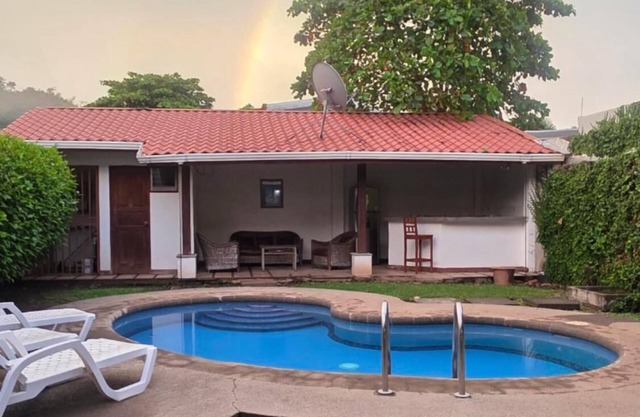 Villa Jardin de Luna - Charming 3-bedroom house with AC near Playas del Coco